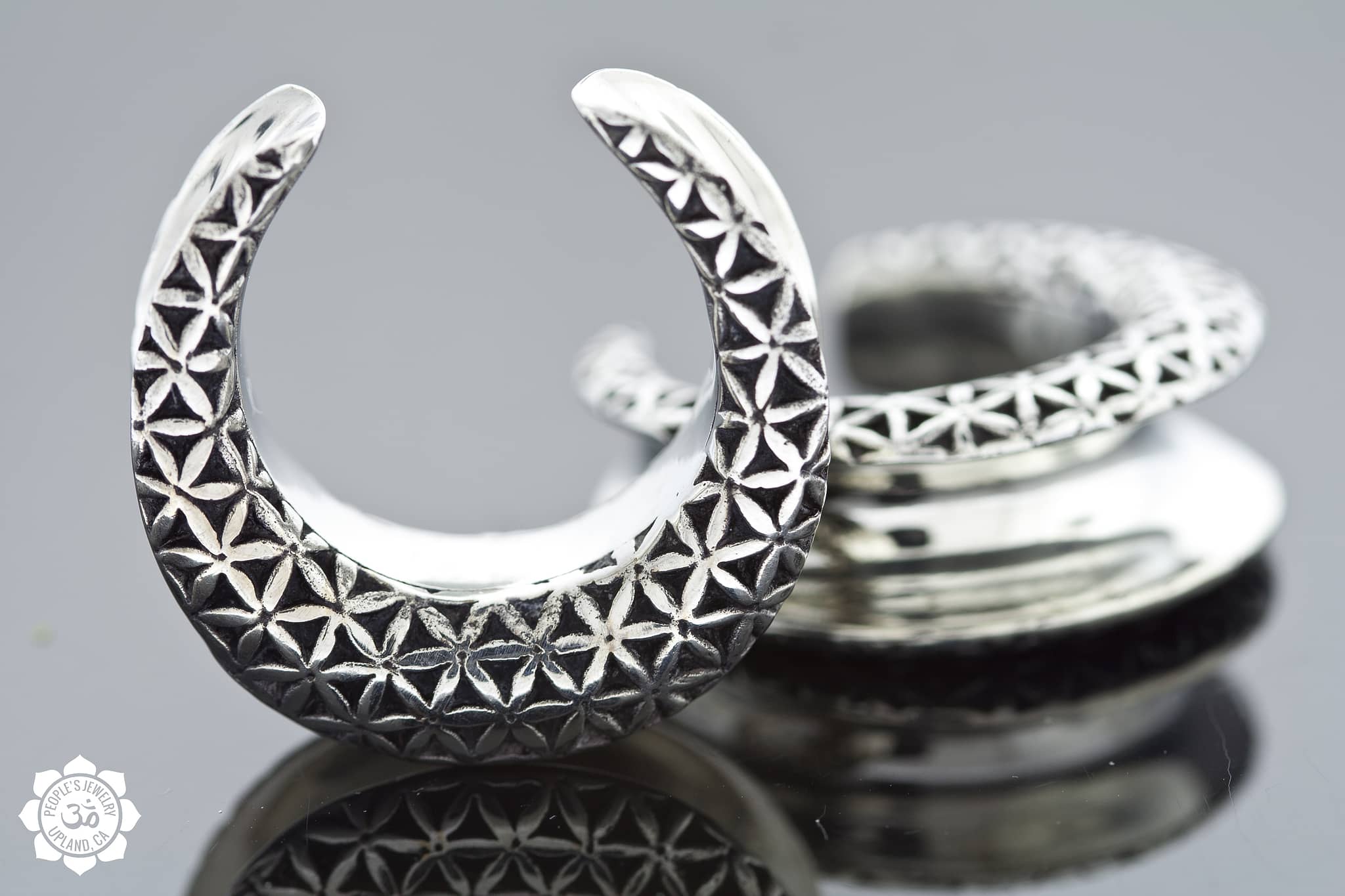 Brass Geometric Flower Spreaders by Peoples Jewelry - Image 4