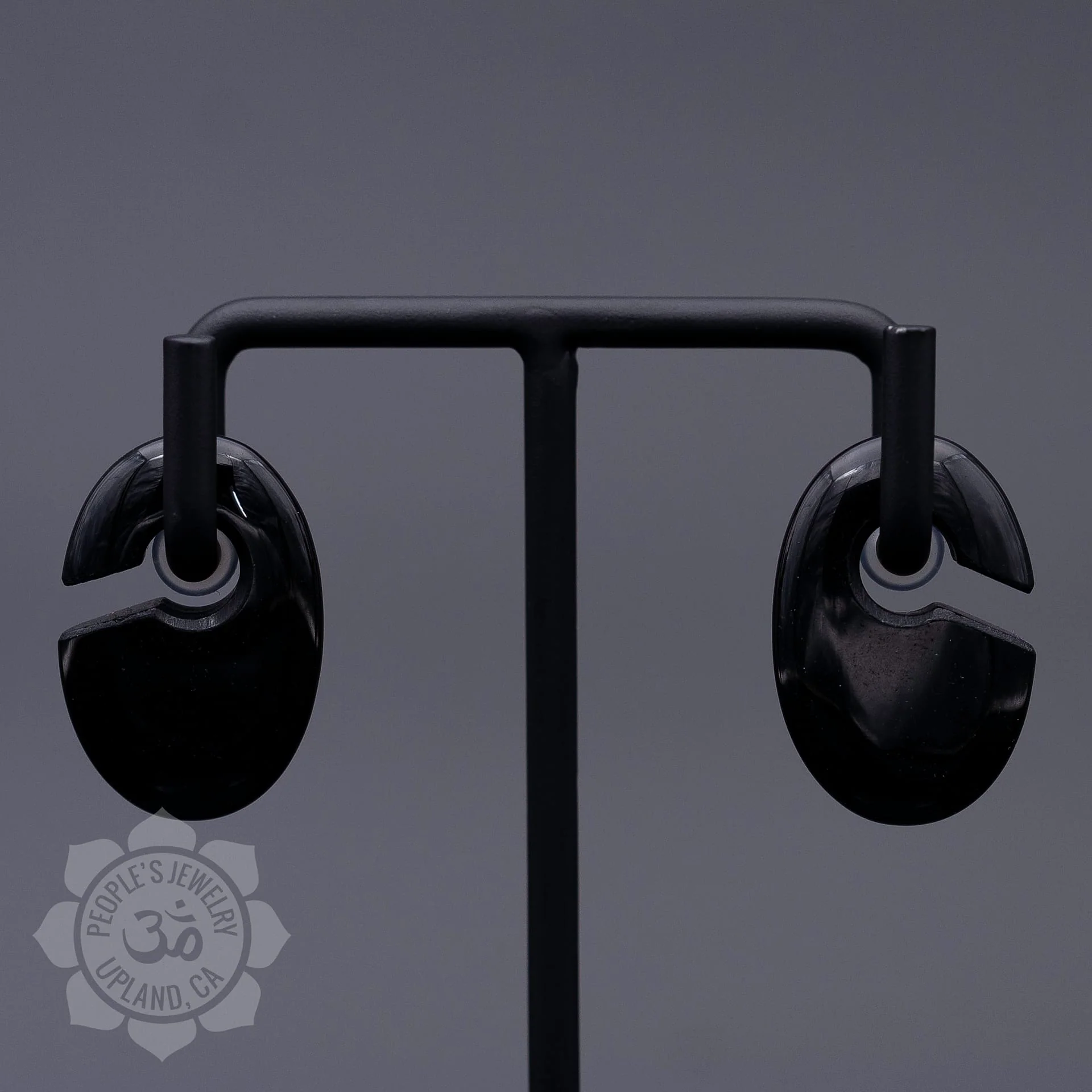 Onyx Ovoid Keyhole Weights by Peoples Jewelry
