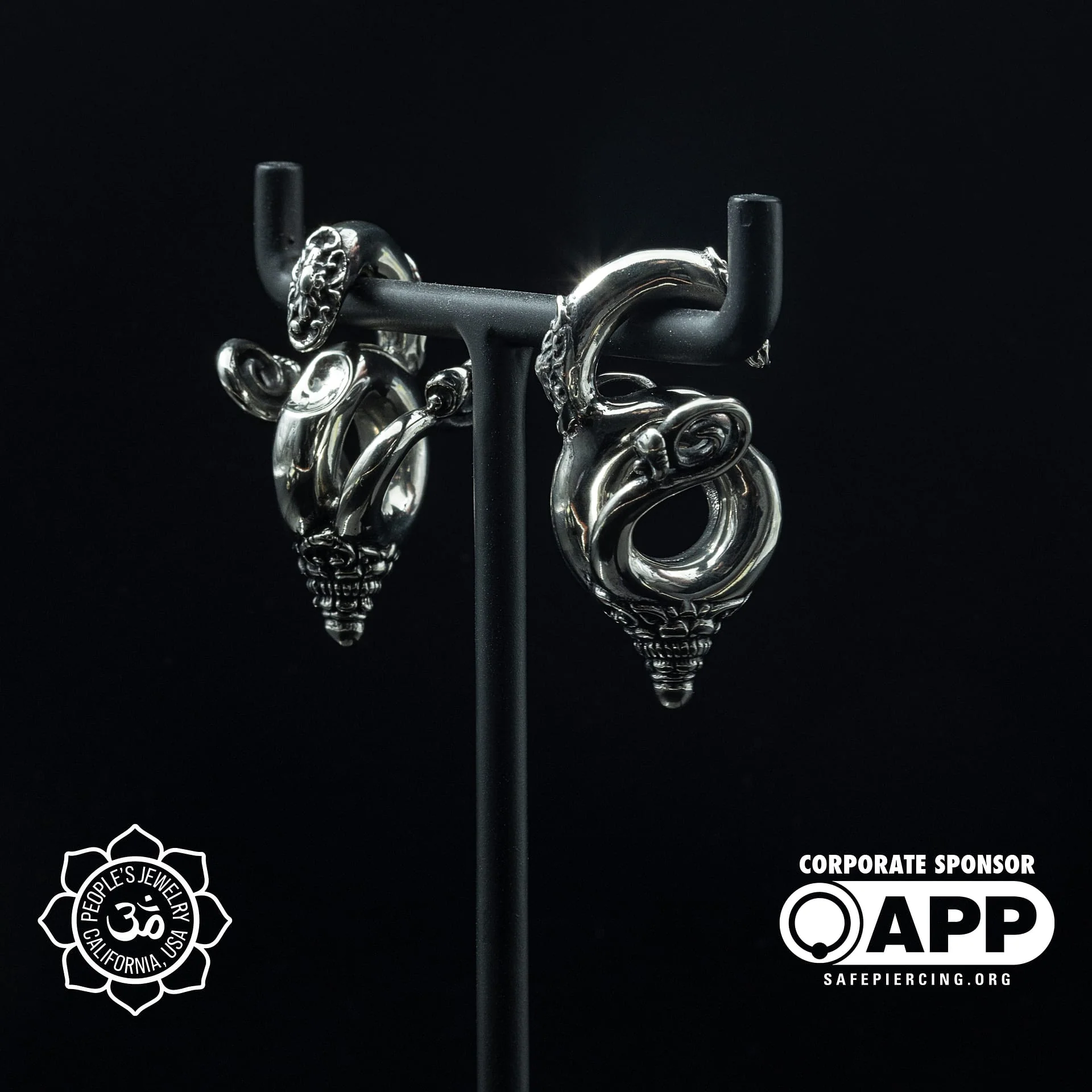 Brass Borneo Swans by Peoples Jewelry - Image 4